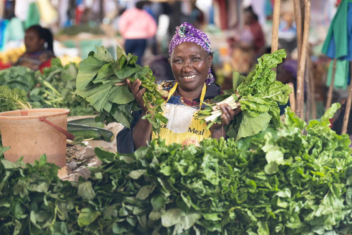 vendor-displaying-kales-at-her-stall