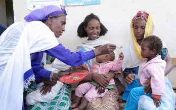 A health worker shows the proper way to feed the baby to mothers and children