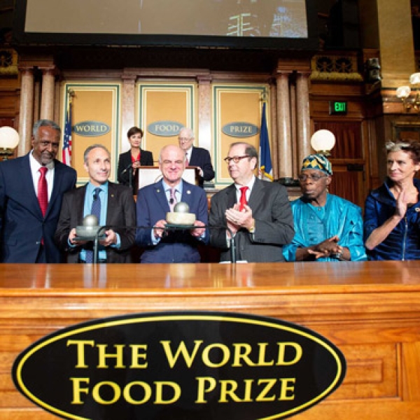 Lawrence Haddad holding World Food Prize and smiling